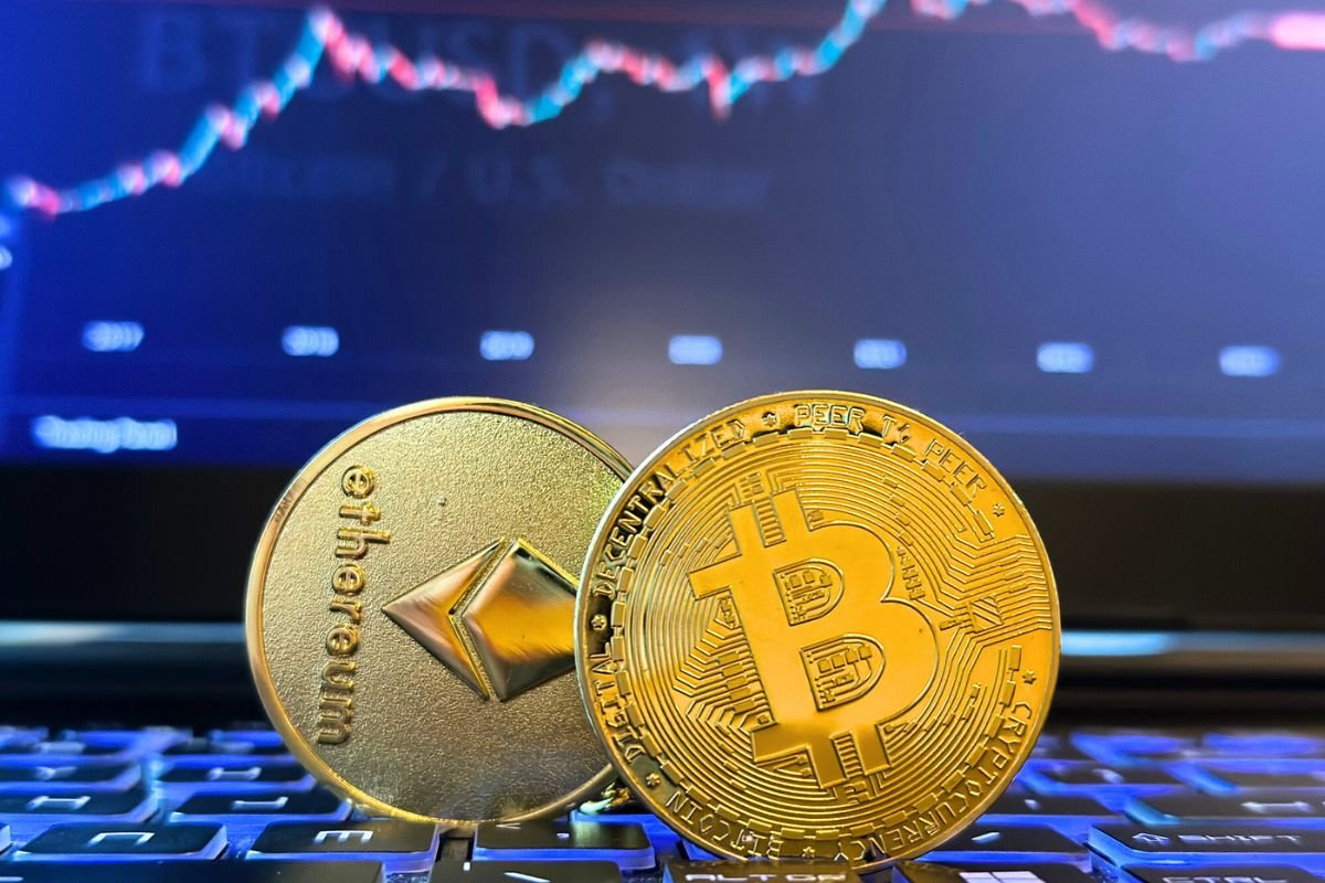 Arthur Hayes predicts Bitcoin at 0 K and Ether at  K by year-end